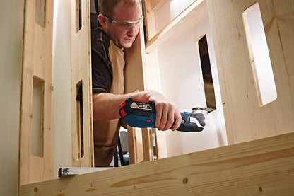 Bosch Professional system 12V: akumulatorowe narzędzie wielofunkcyjne GOP 12V-28 (2 akumulatory GBA 12V 3.0Ah, szybka ładowarka GAL 1230 CV, walizka L-BOXX, 6 brzeszczotów)