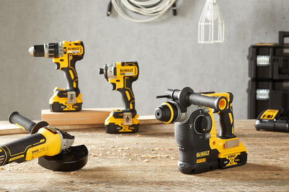 DEWALT ZESTAW 18V: Wiertarka udarowa bezszczotkowa, młotowiertarka, szlifierka kątowa i zakrętarka udarowa, 3x akumulator XR 18V, szybka ładowarka, walizka TSTAK II i TSTAK VI - DCK422P3T